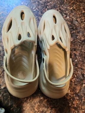 Women's Slip-On Foam Clog in Light Beige